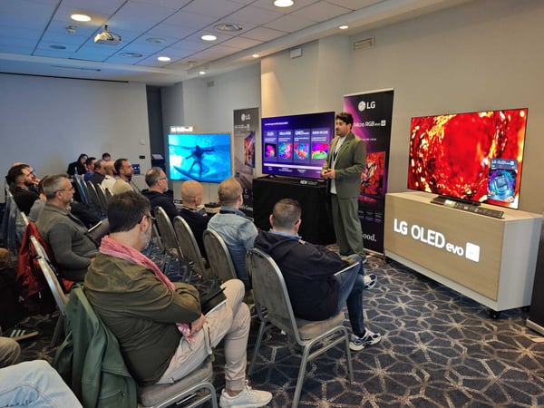 Dietro ogni prodotto che performa, c’è qualcuno che ha formato chi lo vende